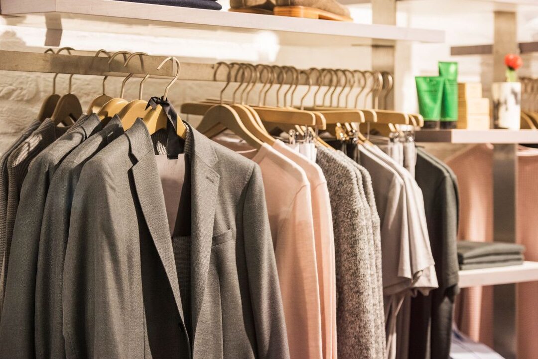 ¿Qué color de ropa deberías usar con gris?